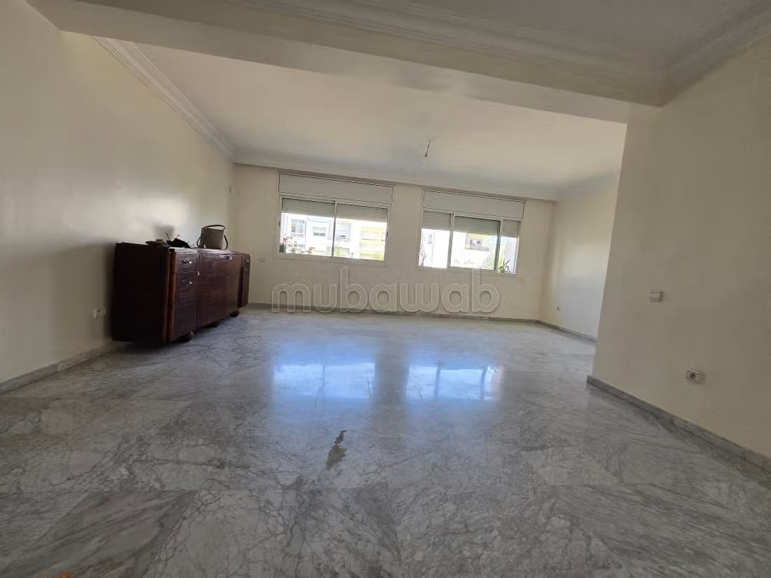 Mooi appartement te koop in Ain Diab. 3 slaapkamers. Tuin en lift