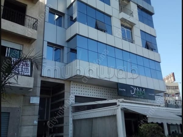 Office for rent on route d'El Jadida Oisis. Surface area 96 m². Elevator