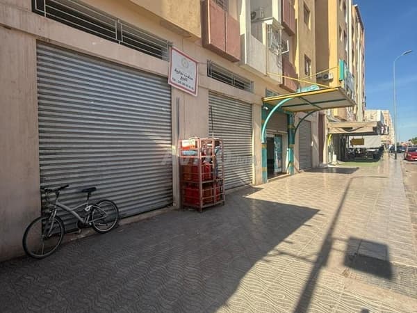 Magasin mitoyen à louer AlMountazah Aljadid