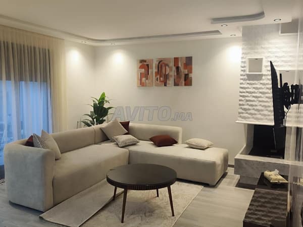 ZU VERMIETEN RENOVIERTE WOHNUNG MIT GROSSER TERRASSE