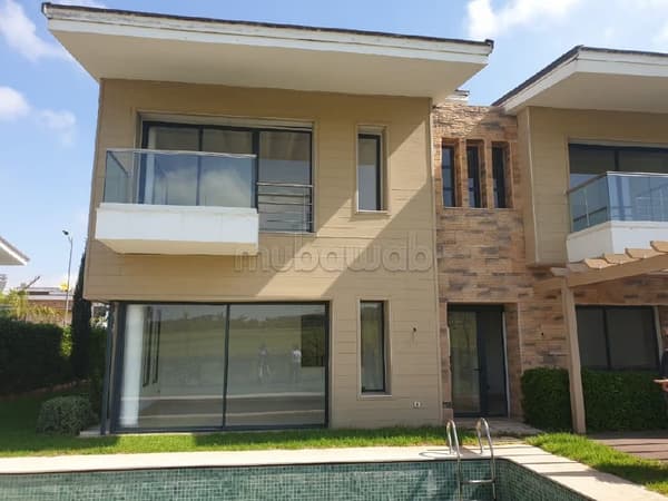Schöne Villa mit Golfblick zur unmöblierten Miete