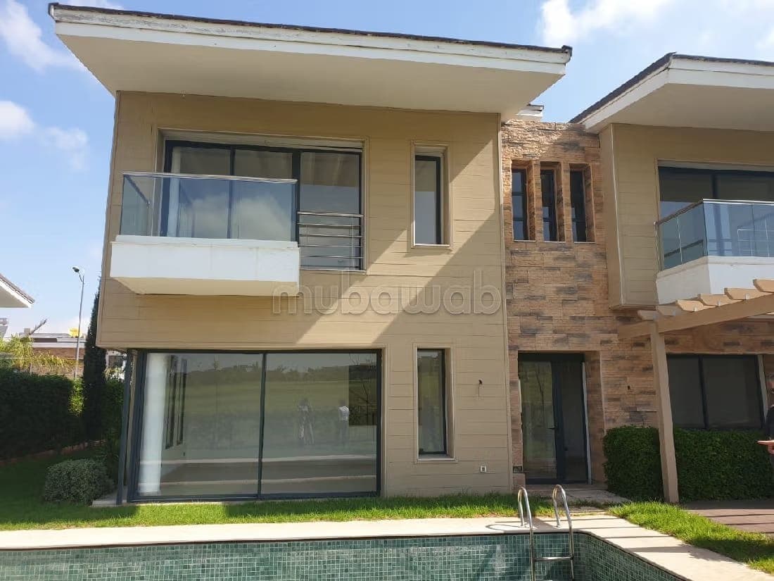 Schöne Villa mit Golfblick zur unmöblierten Miete