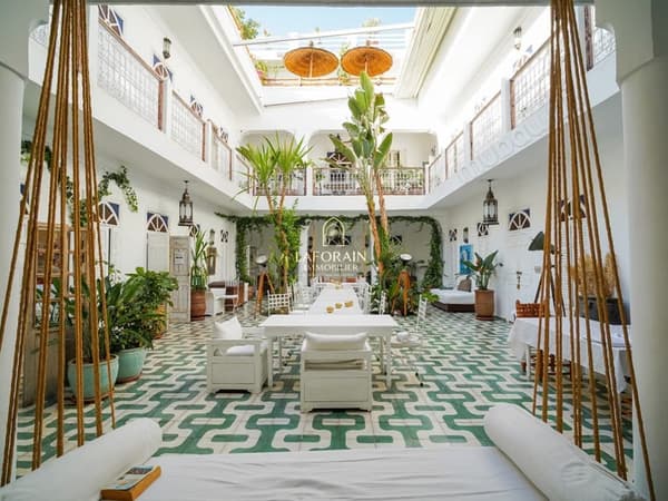 Riad Hôtel & Spa rentable à vendre – Murs & Fonds