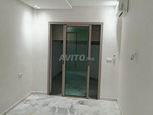 زوجان متزوجان أو فتاتان