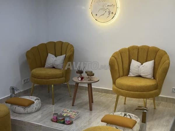 صالون حلاقة نسائي مجهز بالكامل للكراء في أولفا