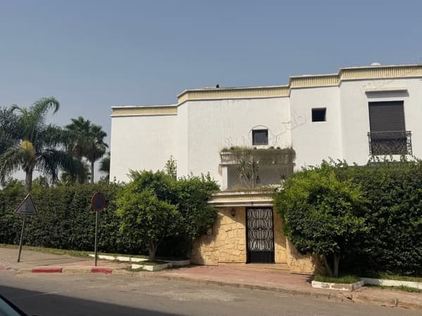 Office for rent in Sidi Maarouf. 500 m² surface area. Garden and terrace