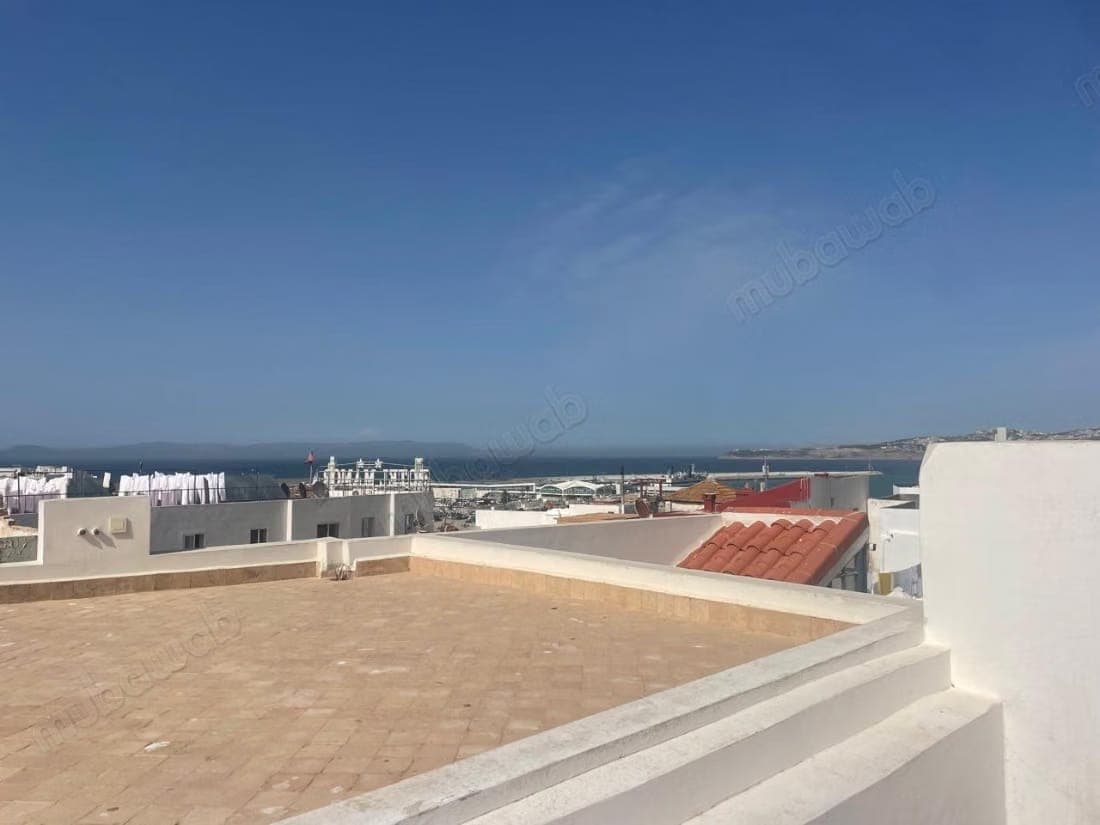 PENSION à vendre à Médina. 8 belles chambres. Vue mer IL A DEUX FASSAD PAPIER C'EST…