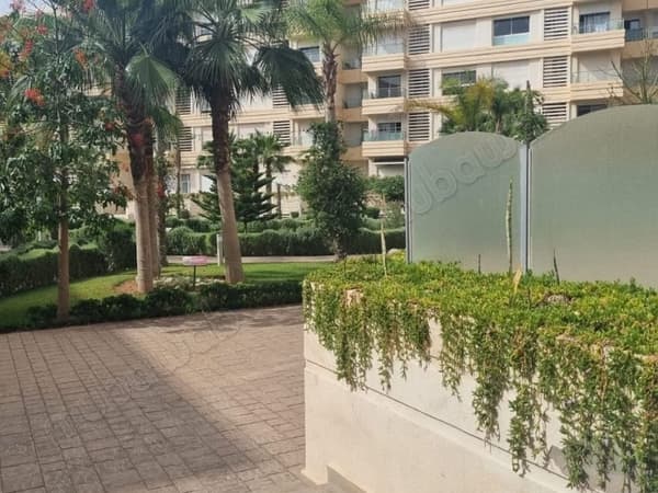 Appartement à vendre dans le quartier Al-Masira. Superficie 87 m². Ascenseur disponible