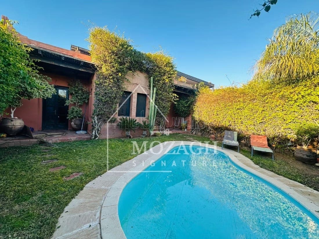 Furnished single-storey villa with private pool