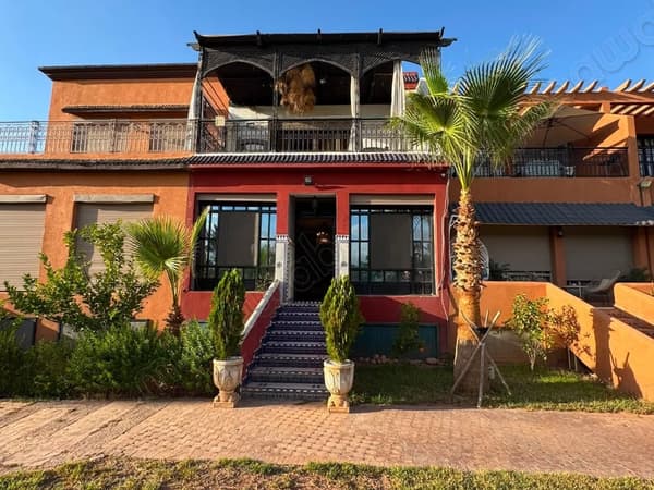 Villa 300 m² avec piscine à louer