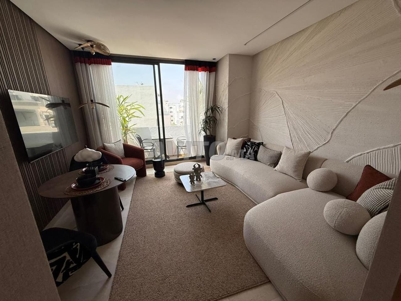 Upscale Studio, Separate Kitchen, Top Floor