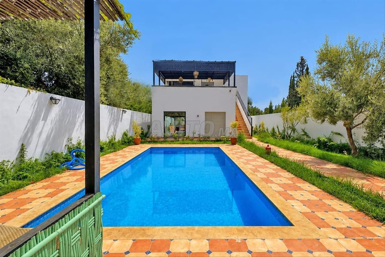 Villa mit Grundbuchtitel, 487 m², zu verkaufen mit Brunnen