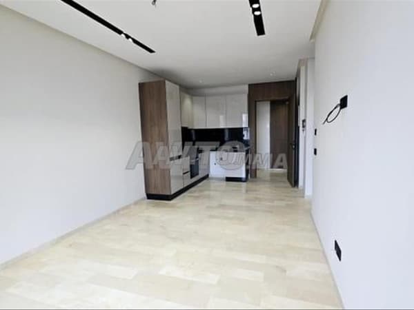 Estudio nuevo vacío en alquiler en Californie