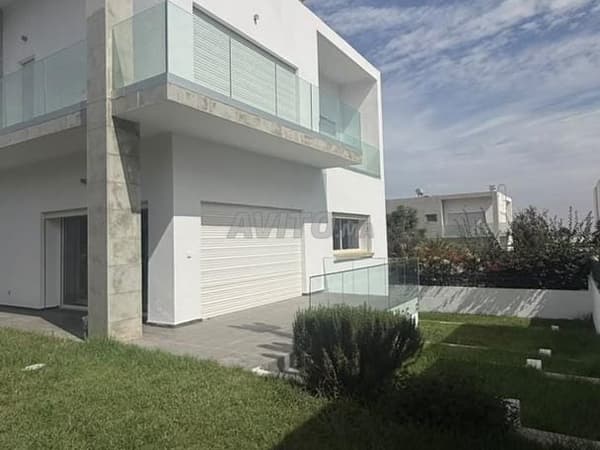 Villa 500m² A VENDRE à Souissi RABAT