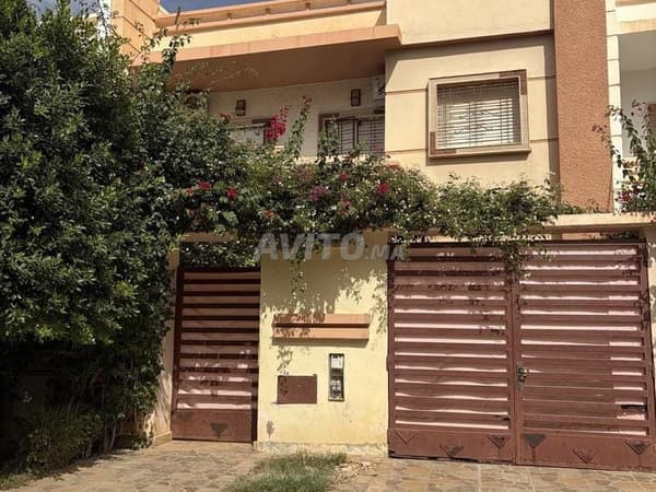 فيلا رياض إيسلي، قطاع راقٍ