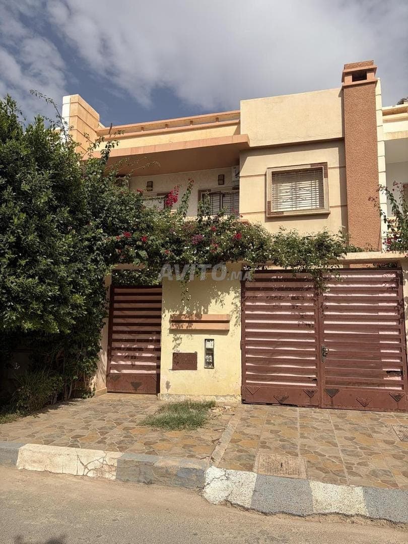 فيلا رياض إيسلي، قطاع راقٍ