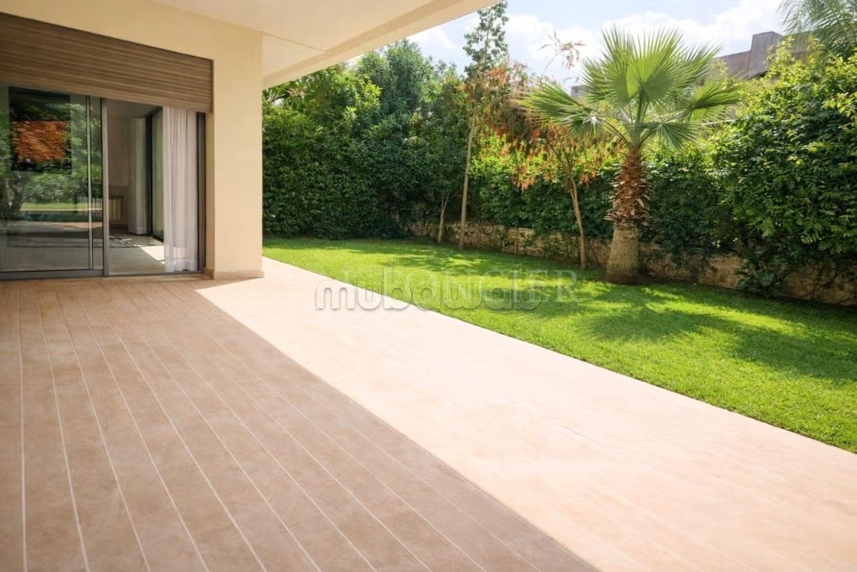 Modern villa for unfurnished rent in Ain Diab – 4 bedrooms, swimming pool, secured residence,