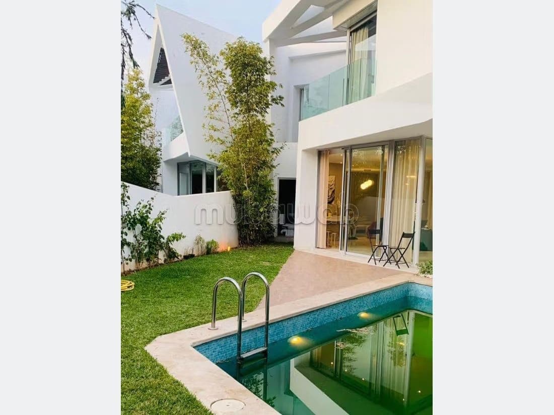 Maison de luxe à louer à Bouskoura. 3 belles chambres. Meublée
