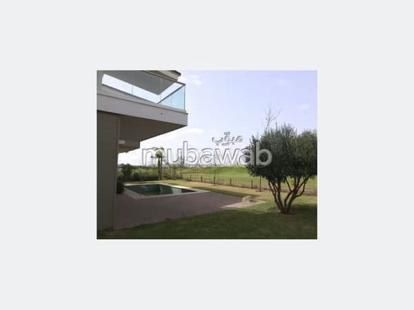 Belle villa vide front golf