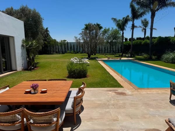 Gerenoveerde gemeubileerde villa met zwembad – Casadiaa, Bouskoura Perceel van 1.500 m²
