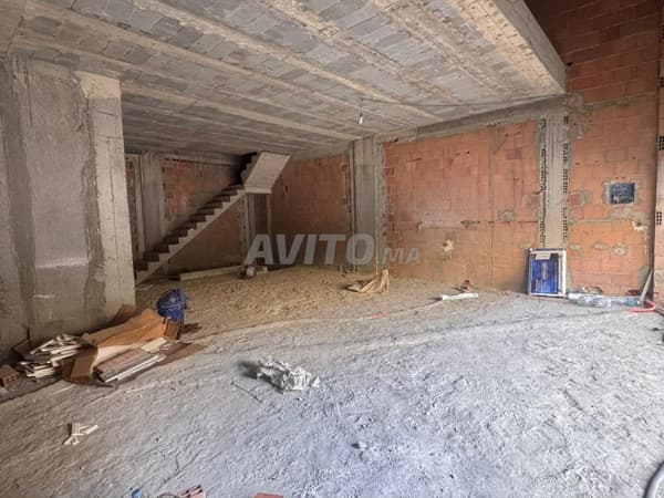 Local commercial à louer à Branes - 305 m²