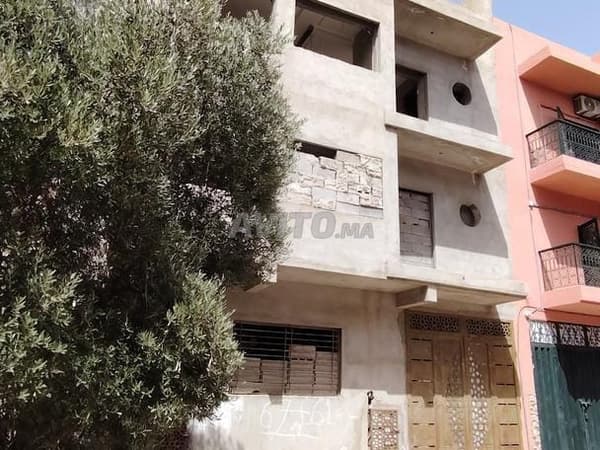 Immeuble en gros œuvre R2 de 94 m² à Benslimane