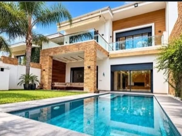 Belle villa vide golf palmeraie bouskoura