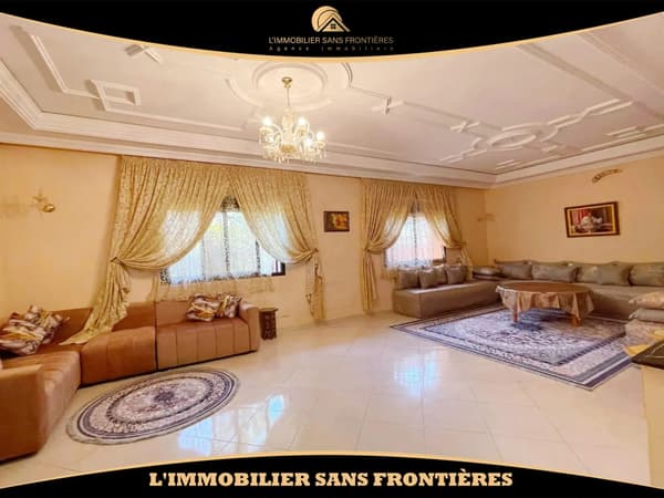 volledig gemeubelde villa van 260 m² in Al Izdihar Oasis – 6 slaapkamers, twee privétuinen…
