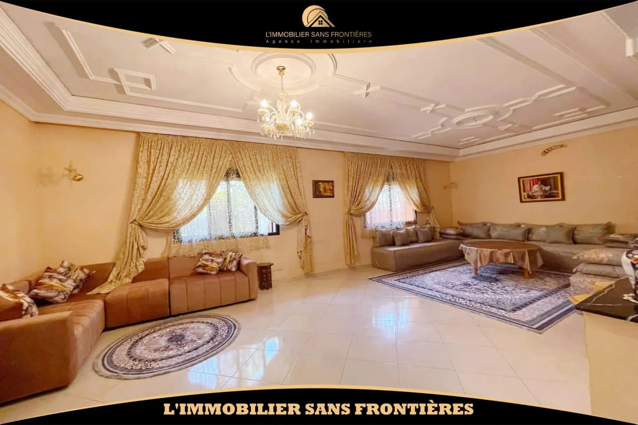 Fully furnished villa of 260 m² in Al Izdihar Oasis, 6 bedrooms, two private gardens…