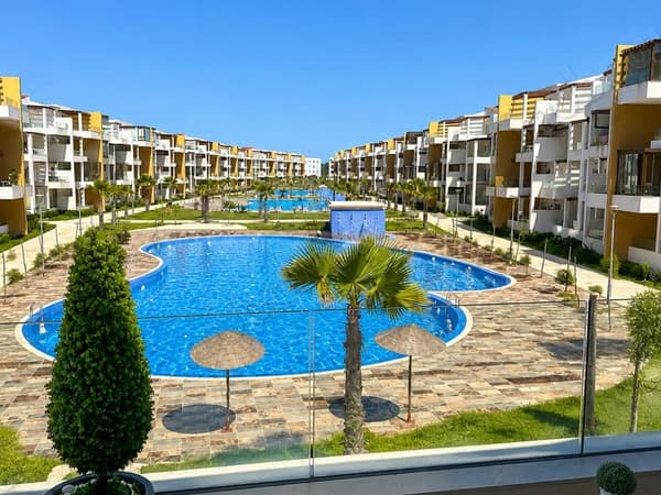 Wohnung zum Verkauf in Cabo Negro. 1 Zimmer. Pool und Concierge-Service