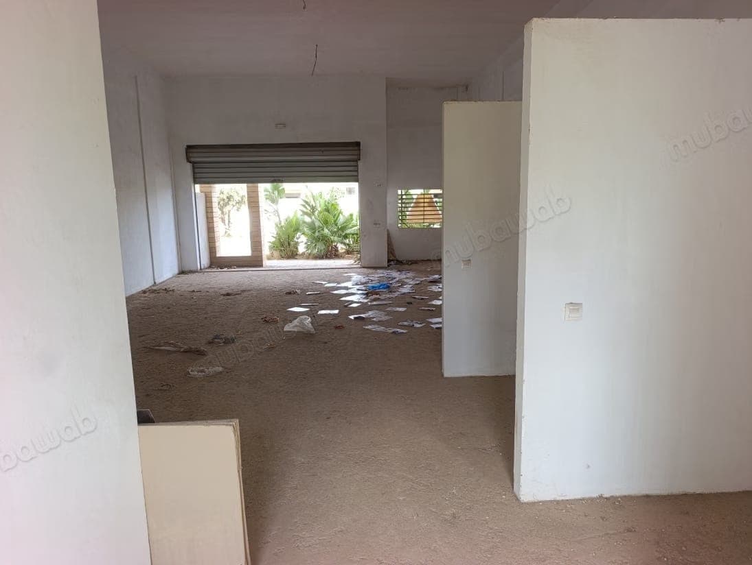 Local commercial en location à Almaz KLK. Surface de 91 m²