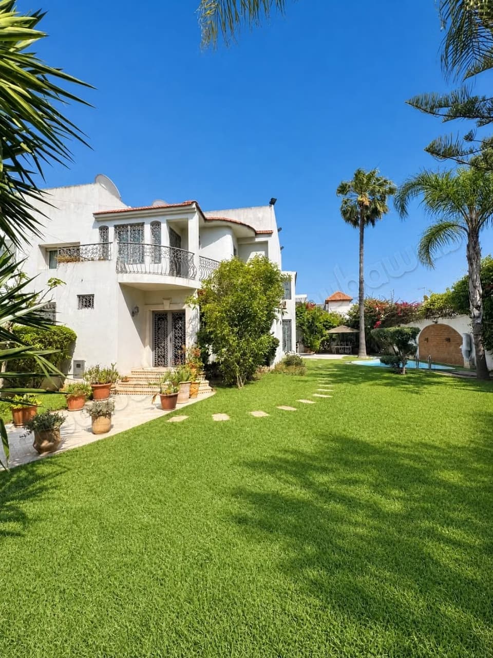 Luxevilla te koop in Oasis. Oppervlakte 599 m². Tuin en terras