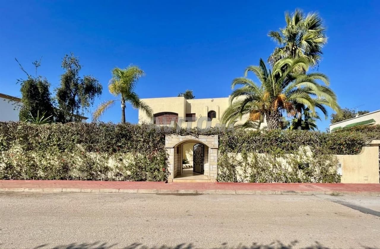 Villa 1400 m² to rent Hay Riad-Rabat