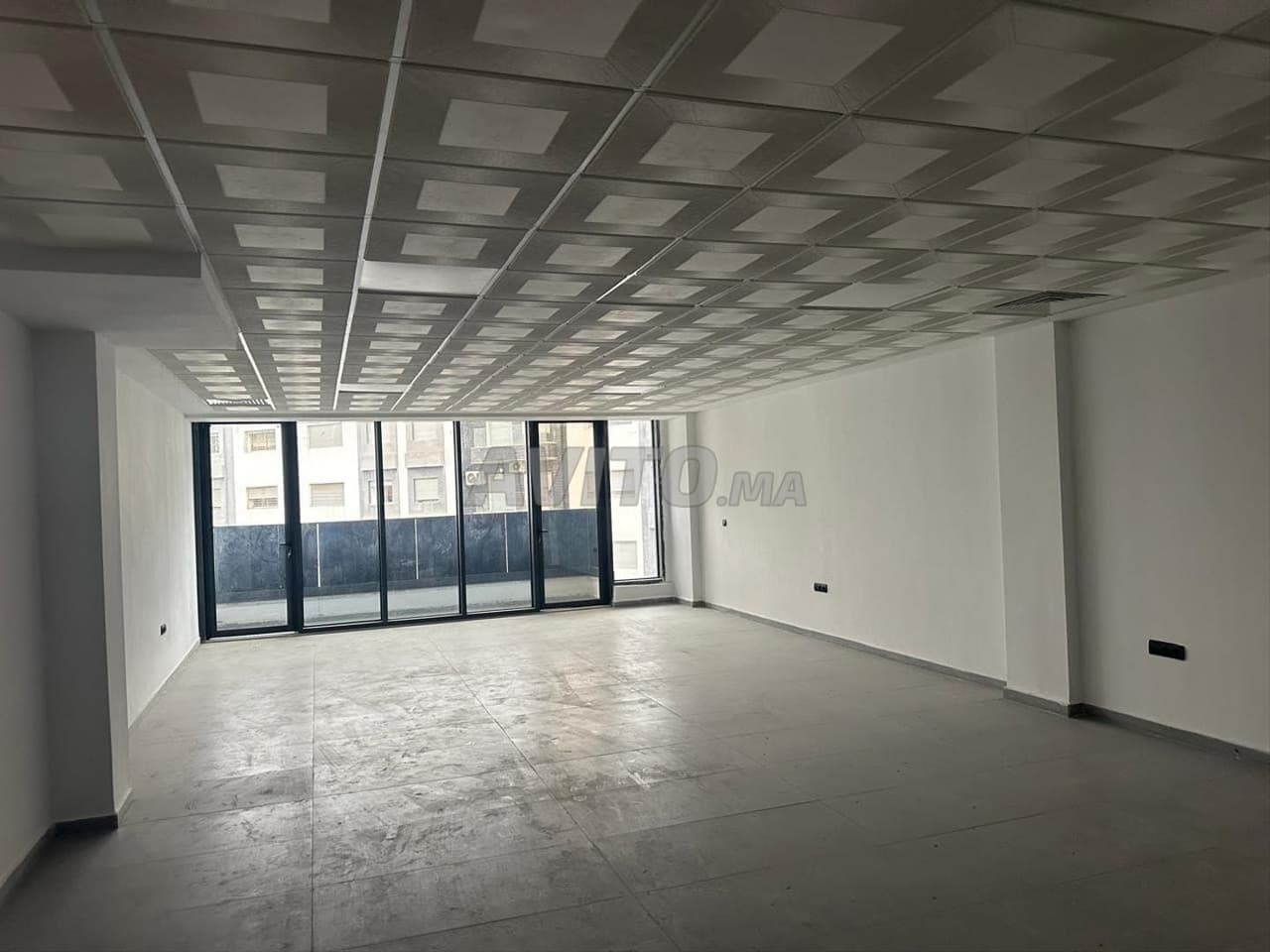 🏢 مكتب حديث للإيجار – مركز أعمال