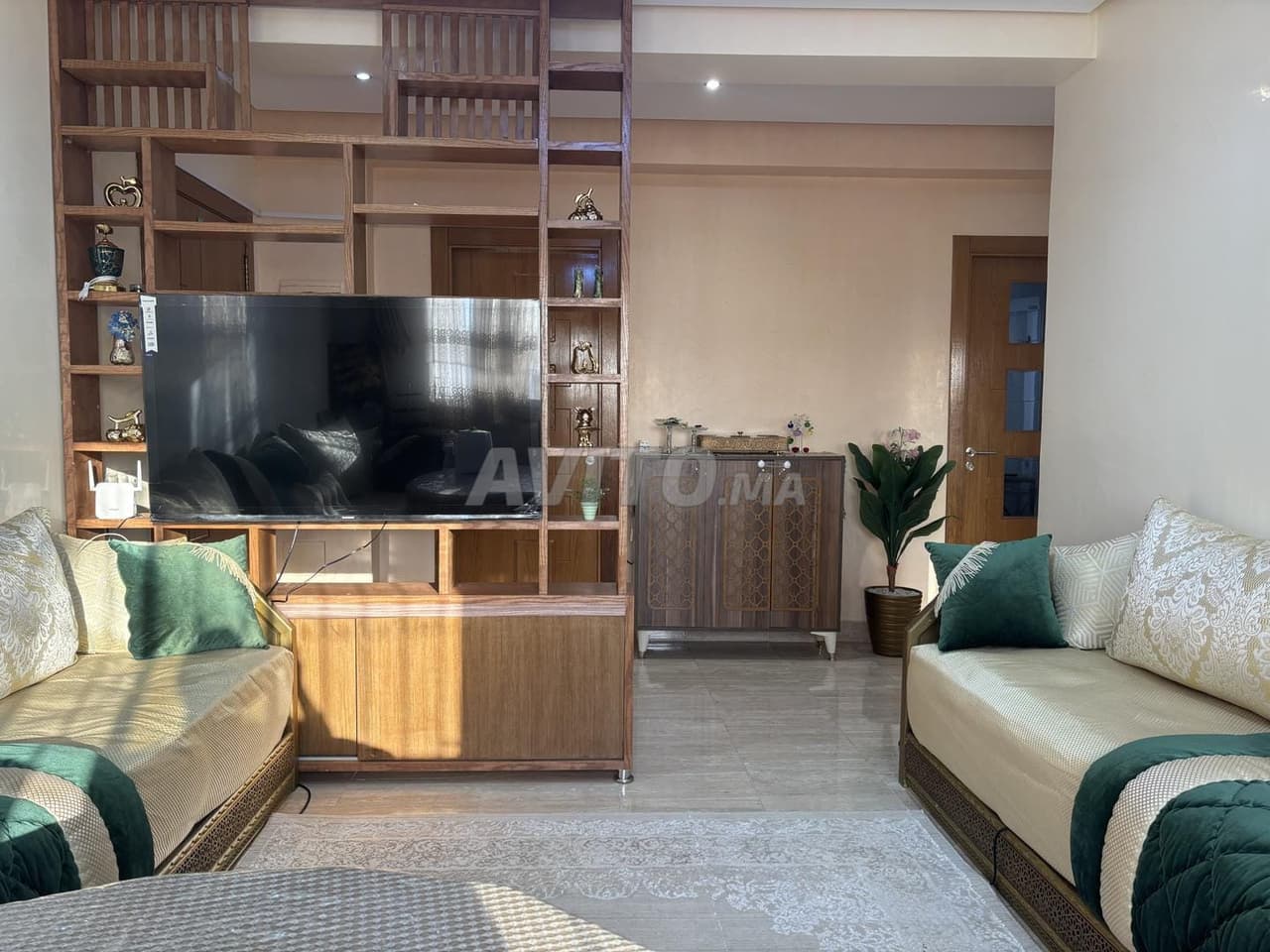 Een lichtrijk gemeubileerd appartement te huur in Kénitra