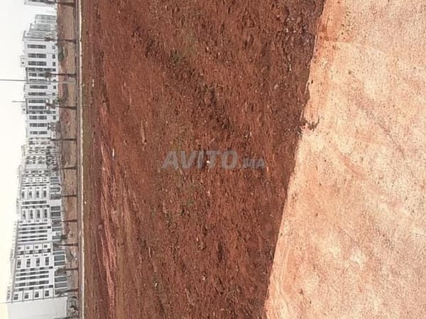Terreno de 180 m2 en zona de edificios en Ain Atiq