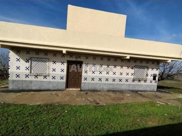 Maison équipée à vendre avec 2 hectares de terrain