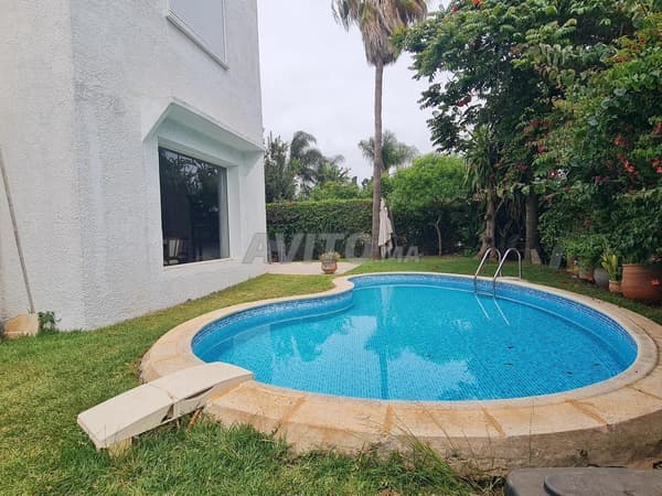 Villa dans résidence fermée BD Abdelhadi Boutaleb