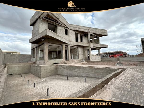 Villa à vendre — Semi finie – Golf Akenza, Marrakech