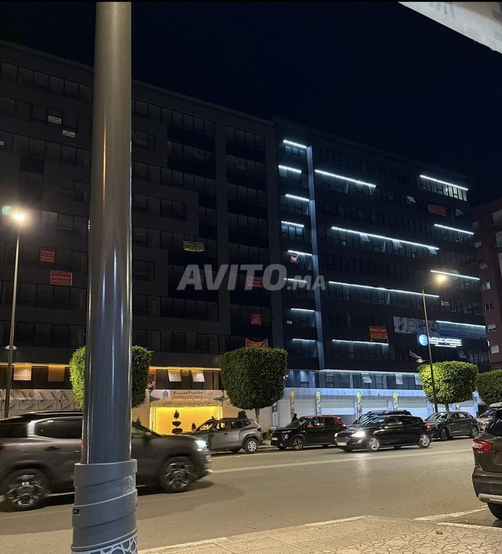 Bureau d’angle de 102 m² à louer - Façade de 16m