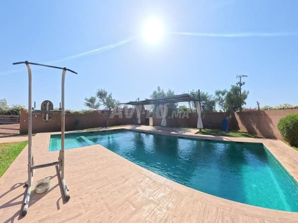 Propriété d'Exception avec Piscine & Écuries