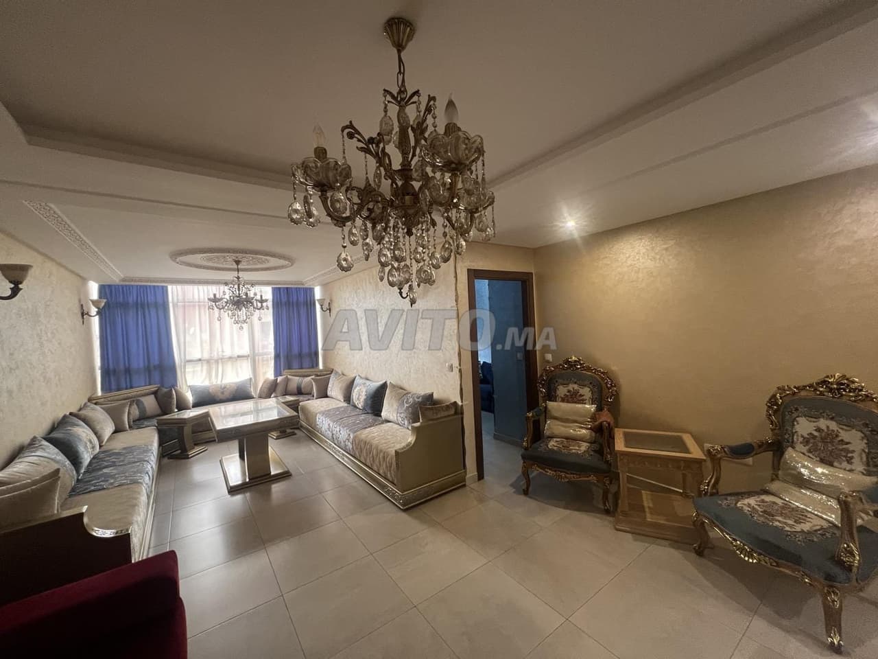 Large furnished bright apartment with parking