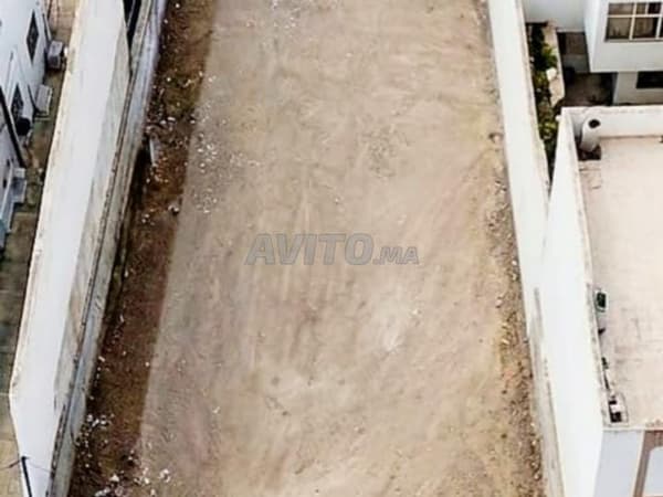 Terreno rettangolare in vendita di 305m² a Corniche