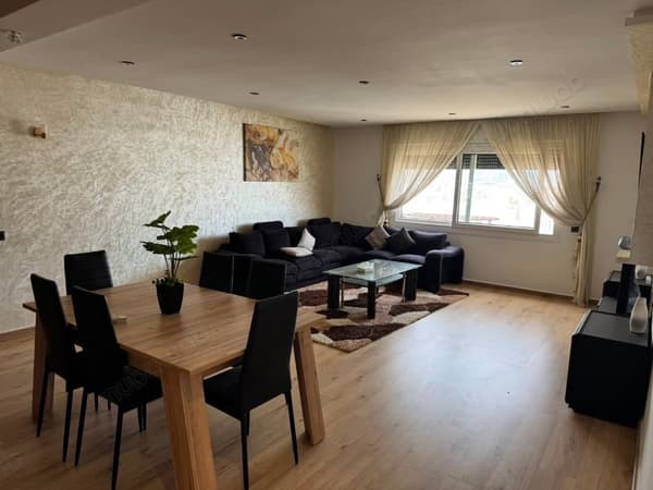 Louez cet appartement à Sania. Surface totale 142 m². Meublé