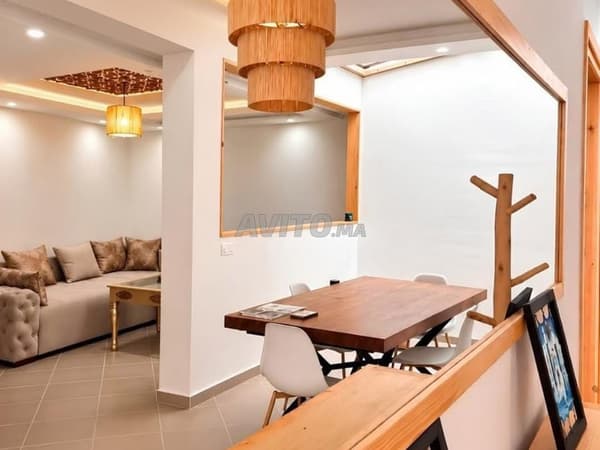 Apartamento amueblado de 2 habitaciones. Patio. Terraza privada