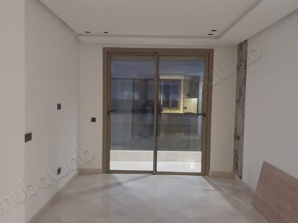 Bel appartement en location à Les princesses. 3 grandes pièces. Fenêtres avec double…