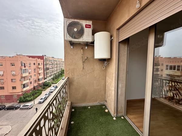 شقة للبيع في حي مبروكة. 3 غرف مريحة. سكن مع حارس...