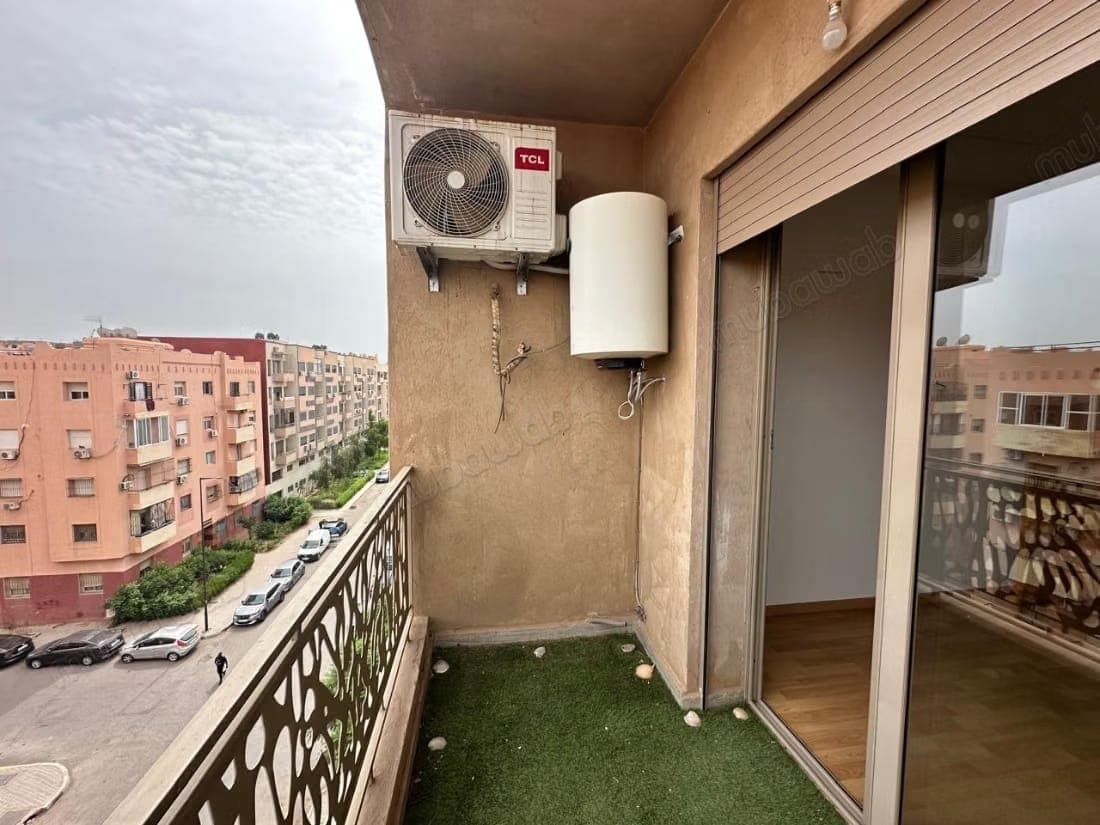 شقة للبيع في حي مبروكة. 3 غرف مريحة. سكن مع حارس...