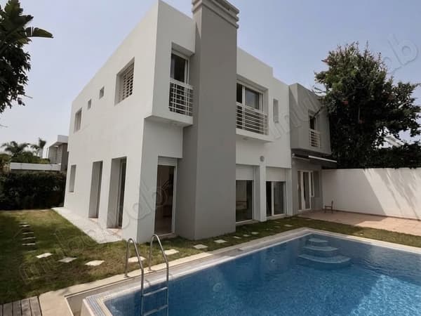 Luxe villa te huur in Ain Diab Extension. 5 slaapkamers. Dubbelglas en verwarming…