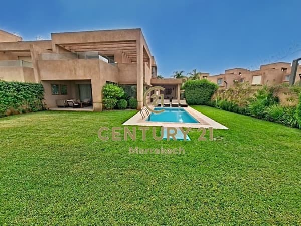 Exceptional Villa Overlooking the Golf Course